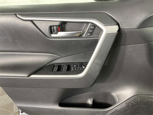 Used 2019 Toyota RAV4 XLE Premium image 25