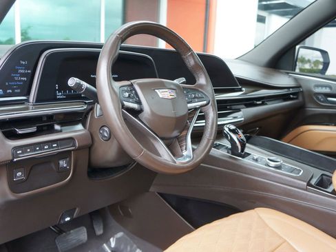 Used 2022 Cadillac Escalade Premium Luxury image 29