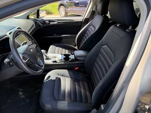 Used 2015 Ford Fusion SE FWD image 12
