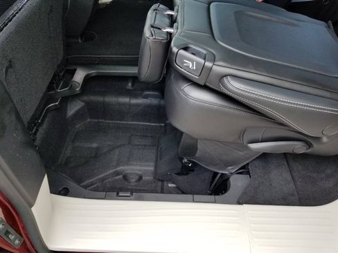 Used 2023 Chrysler Pacifica Touring-L AWD/4WD image 16