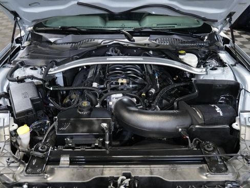 Used 2016 Ford Mustang Shelby GT350 w/ Technology Package RWD image 44