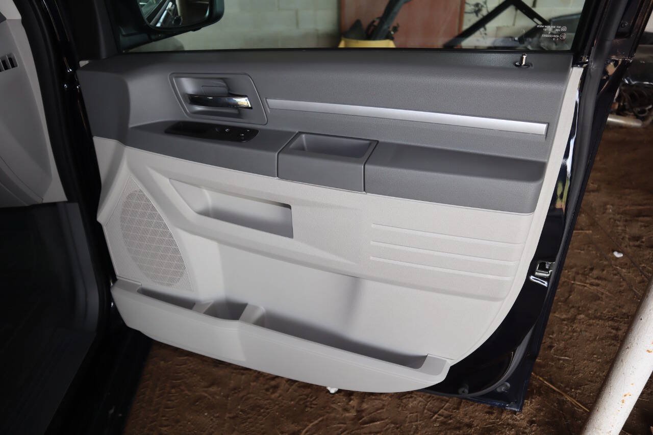 Used 2010 Dodge Grand Caravan SE FWD image 33