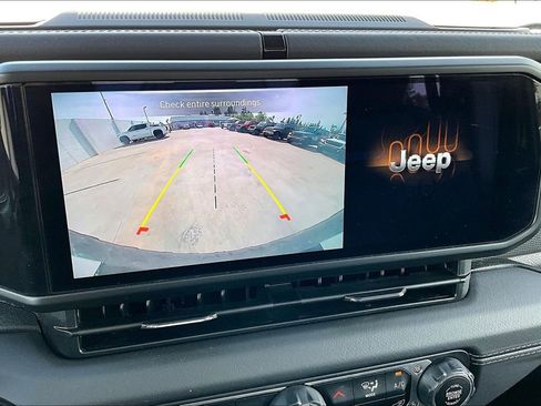 Certified 2025 Jeep Wrangler Unlimited Rubicon 4xe w/ Convenience Group AWD/4WD image 25
