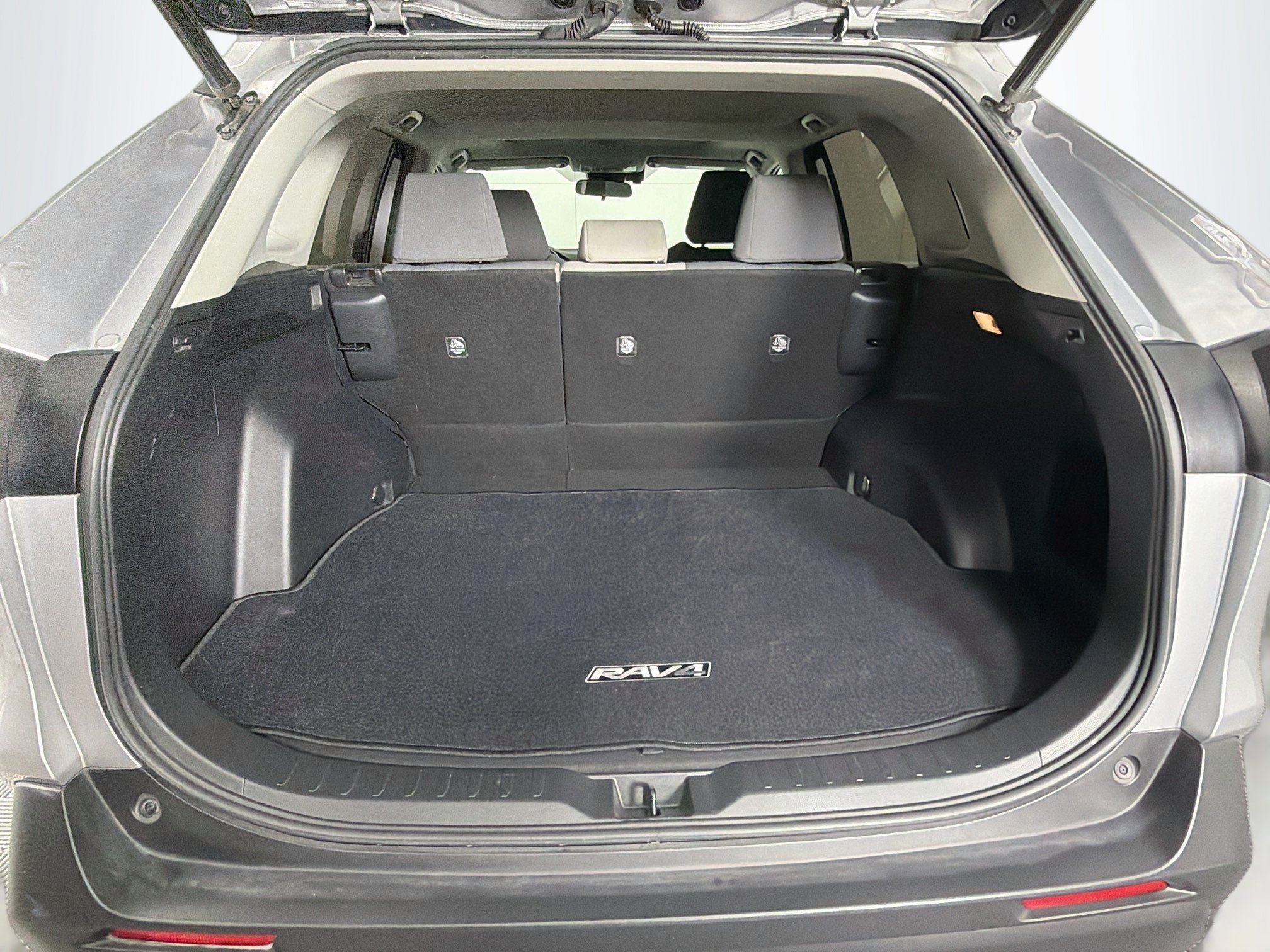 Used 2020 Toyota RAV4 XLE w/ Convenience Package FWD image 30