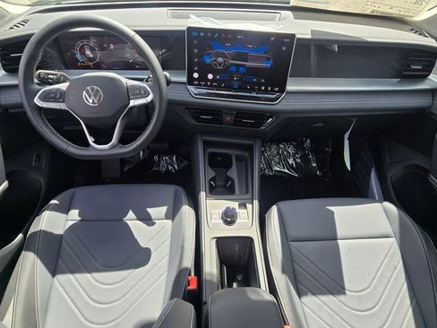 New 2026 Volkswagen Tiguan SE FWD image 17