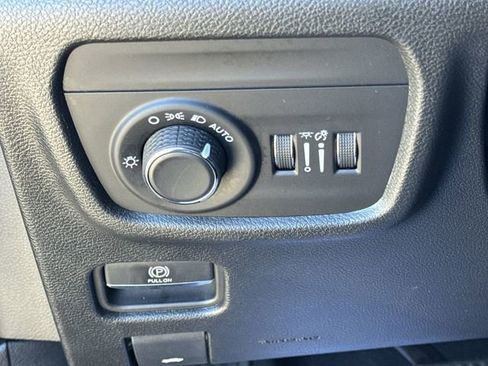 Used 2025 Jeep Grand Cherokee Altitude AWD/4WD image 19