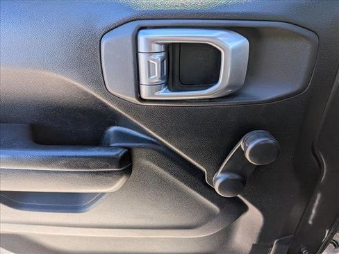 Used 2020 Jeep Gladiator Sport image 13