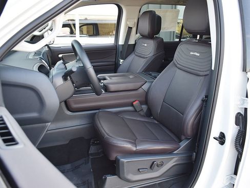 New 2026 Ford Expedition Max Platinum w/ Platinum Ultimate Package AWD/4WD image 5
