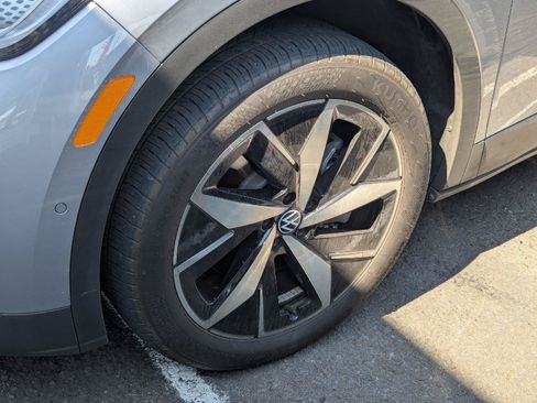 Used 2023 Volkswagen ID.4 Pro S AWD/4WD image 3