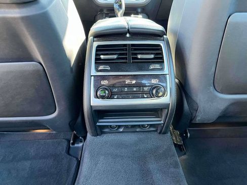 Used 2019 BMW 750i xDrive w/ Executive Package AWD/4WD image 4