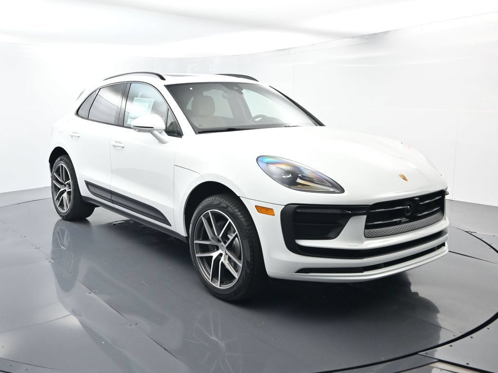 Certified 2026 Porsche Macan AWD/4WD image 17