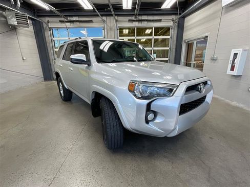 Used 2019 Toyota 4Runner SR5 RWD image 7