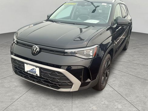 Used 2025 Volkswagen Taos SE AWD/4WD image 31