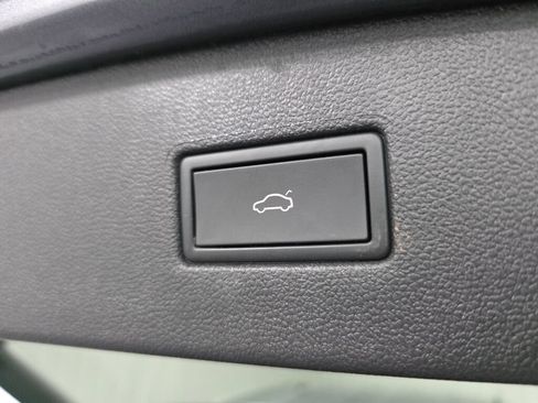 Used 2024 Volkswagen Tiguan SE AWD/4WD image 18