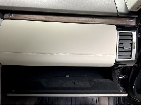 Used 2020 Land Rover Discovery HSE image 34