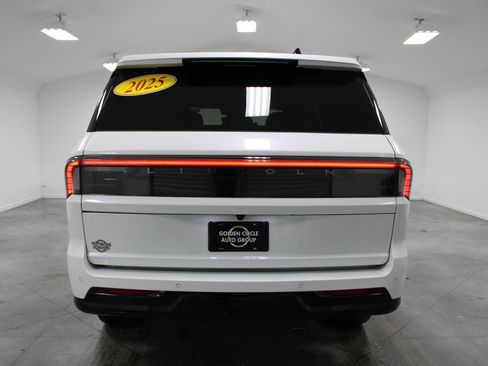 Used 2025 Lincoln Navigator Reserve w/ Jet Appearance Package image 8