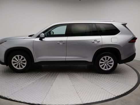 Certified 2025 Toyota Grand Highlander XLE image 12