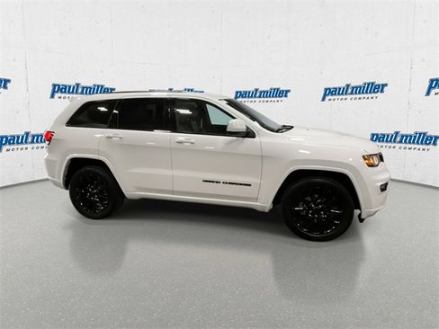 Used 2020 Jeep Grand Cherokee Altitude image 13
