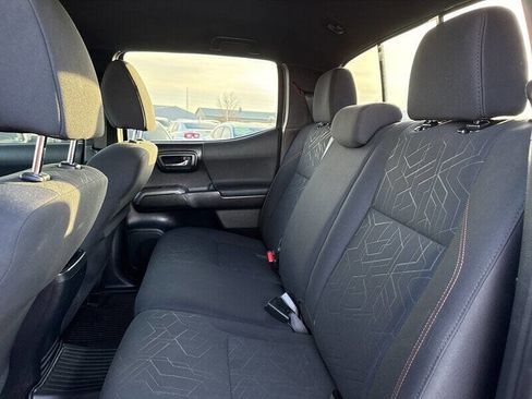 Used 2017 Toyota Tacoma TRD Off-Road w/ Tow Package (A/T) image 17