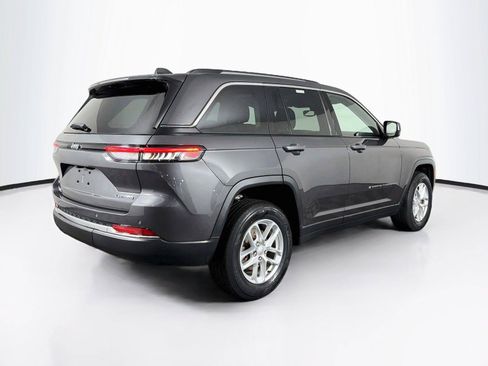 Used 2023 Jeep Grand Cherokee Laredo w/ Luxury Tech Group I AWD/4WD image 11