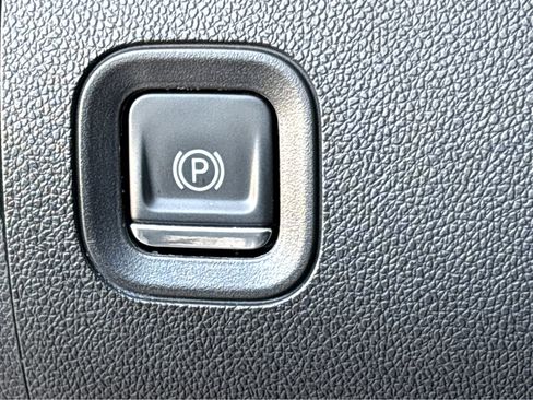 Used 2020 Chevrolet Silverado 1500 High Country w/ Technology Package image 31