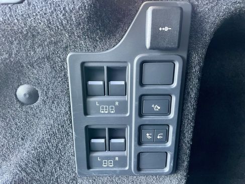 New 2026 Land Rover Discovery Limited Edition AWD/4WD image 40
