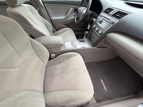 Used 2011 Toyota Camry LE w/ LE Extra-Value Pkg image 33
