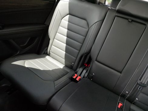 Certified 2025 Volkswagen Atlas SEL AWD/4WD image 12
