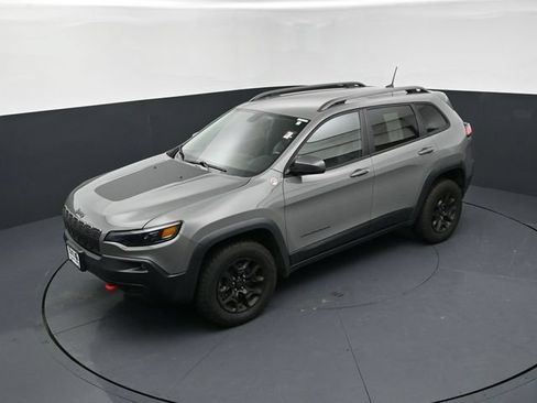Used 2019 Jeep Cherokee Trailhawk w/ Cold Weather Group AWD/4WD image 18