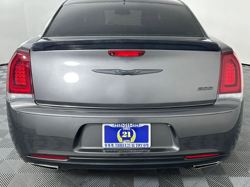 Used 2021 Chrysler 300 Touring w/ Sport Appearance Package RWD image 10