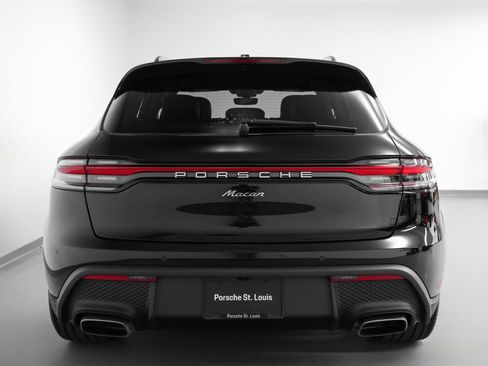 Certified 2025 Porsche Macan image 11