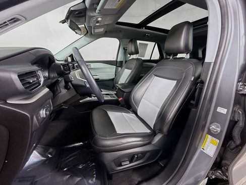 Used 2022 Ford Explorer XLT w/ Equipment Group 202A RWD image 21