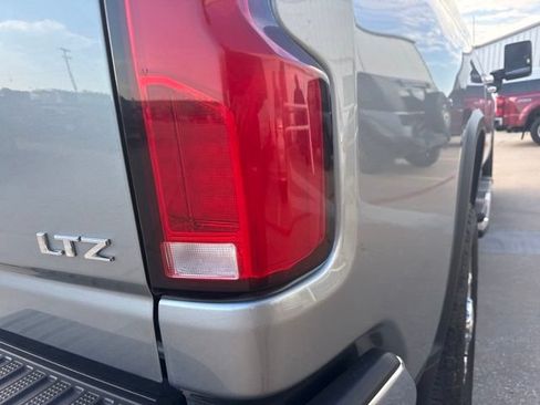 Used 2024 Chevrolet Silverado 2500 LTZ w/ LTZ Convenience Package AWD/4WD image 8