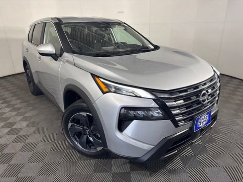 Used 2024 Nissan Rogue SV AWD/4WD image 2