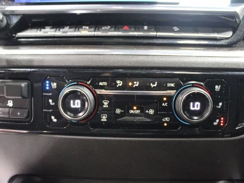 Used 2024 Chevrolet Silverado 2500 LTZ w/ LTZ Convenience Package AWD/4WD image 37