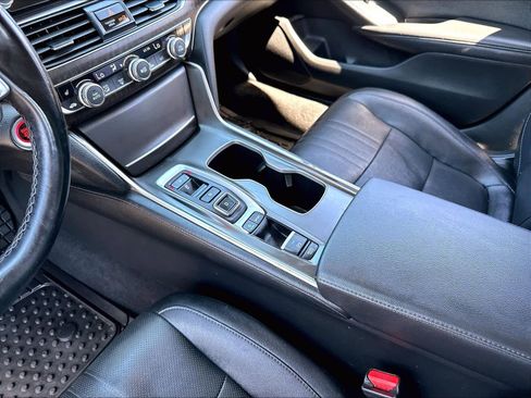 Used 2019 Honda Accord Touring image 17