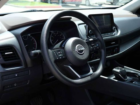 Used 2023 Nissan Rogue SV AWD/4WD image 2