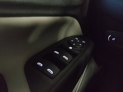 Used 2021 Chevrolet Equinox LS FWD image 27