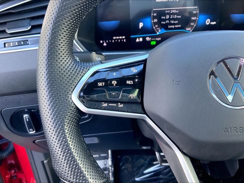 Used 2024 Volkswagen Tiguan SE R-Line image 23