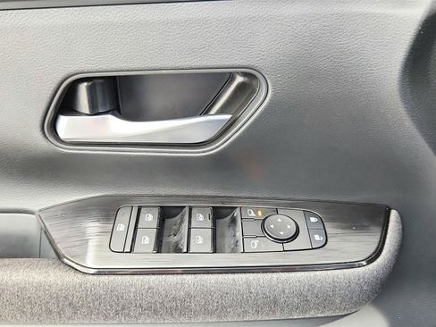 Used 2025 Nissan Kicks SV FWD image 22