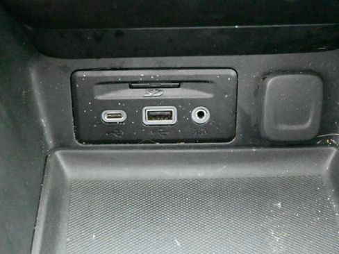 Used 2024 GMC Terrain SLE w/ Driver Convenience Package image 28