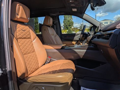 Used 2022 Cadillac Escalade ESV Sport w/ Touring Package AWD/4WD image 7