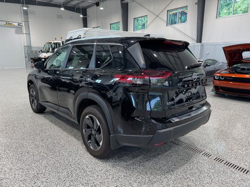 Used 2024 Nissan Rogue SV w/ SV Premium Package AWD/4WD image 7