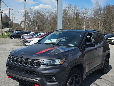 Used 2023 Jeep Compass Trailhawk AWD/4WD image 2