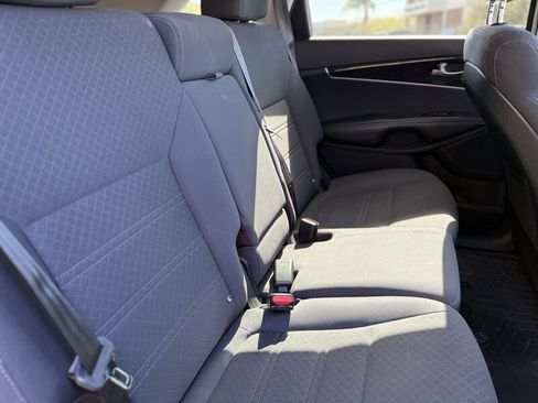 Used 2018 Kia Sorento LX image 22