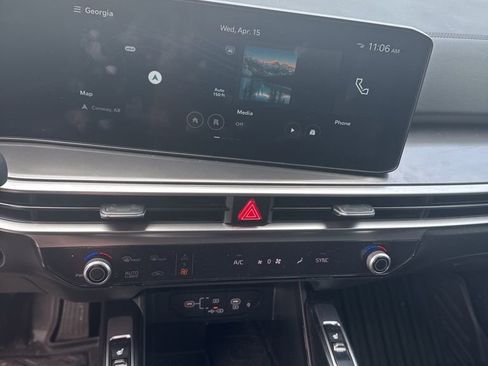 Used 2025 Kia Sorento S w/ Panoramic Sunroof Package image 2