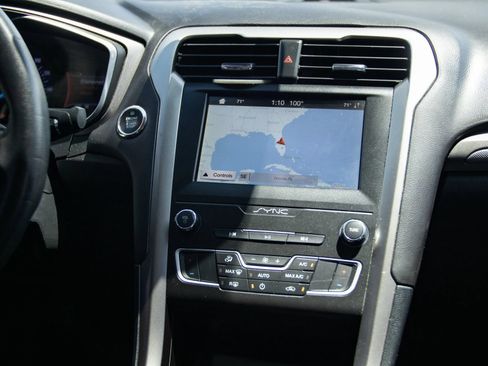 Used 2019 Ford Fusion SE FWD image 20