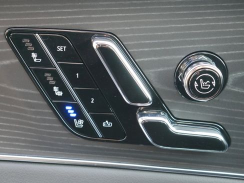 Certified 2025 Cadillac Lyriq Luxury image 24