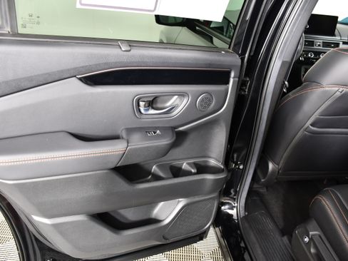 Certified 2025 Honda Pilot TrailSport image 48