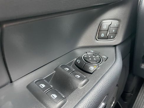 Used 2024 Ford Expedition XLT image 27